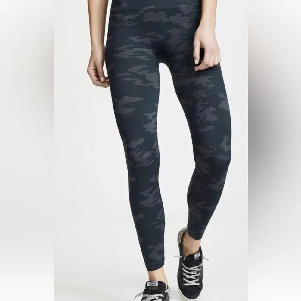 Spanx Look at Me Now Seamless Leggings Camo Size M MSRP $68
